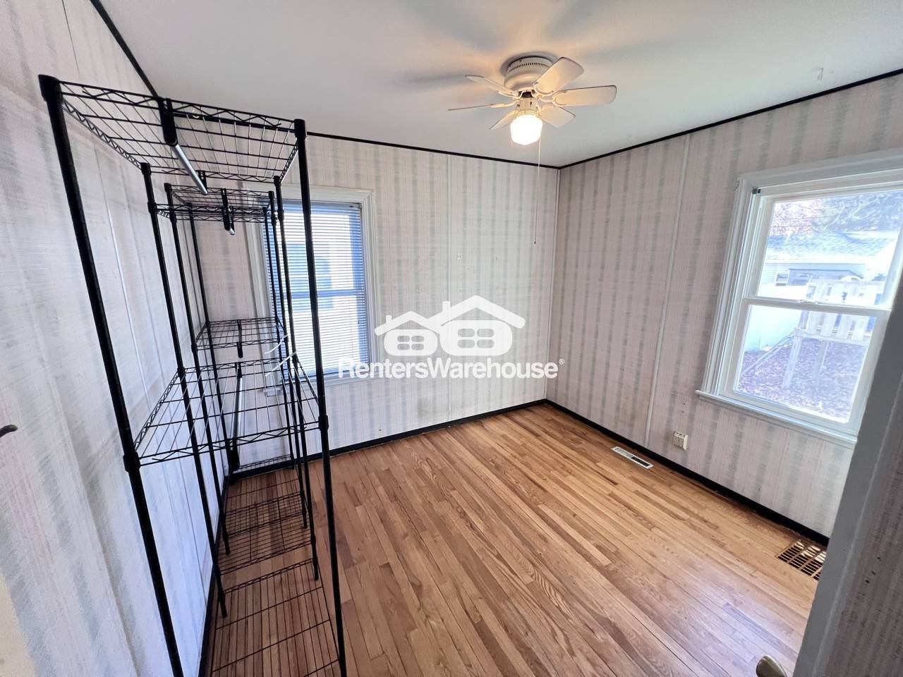 Building Photo - 2949 York Ave N