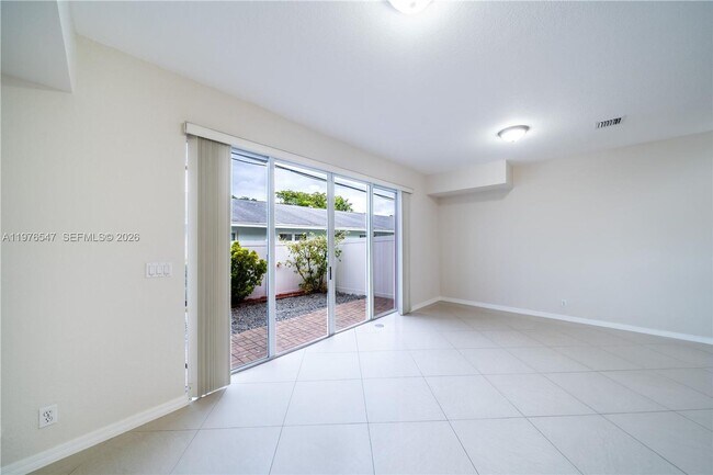 Building Photo - 5327 SW 40th Ave