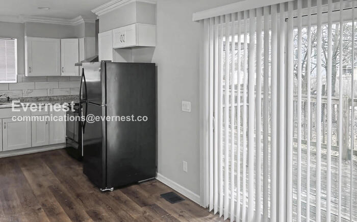 Building Photo - 1555 Myrtle Ave