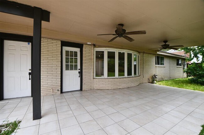 Building Photo - 5951 Beaudry Dr