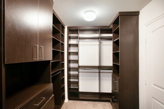 Building Photo - 3 Story Home With Large Loft IN Providence