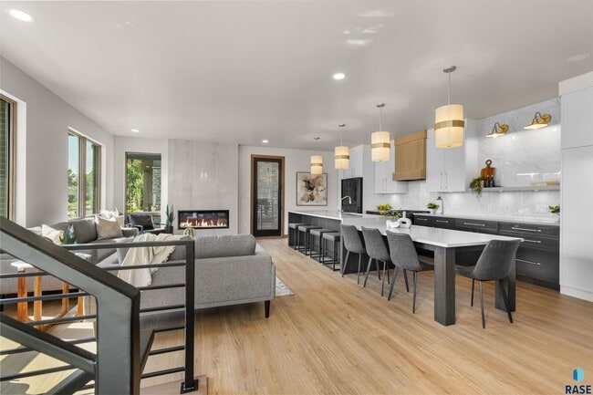 Building Photo - 2807 S Terry Ave