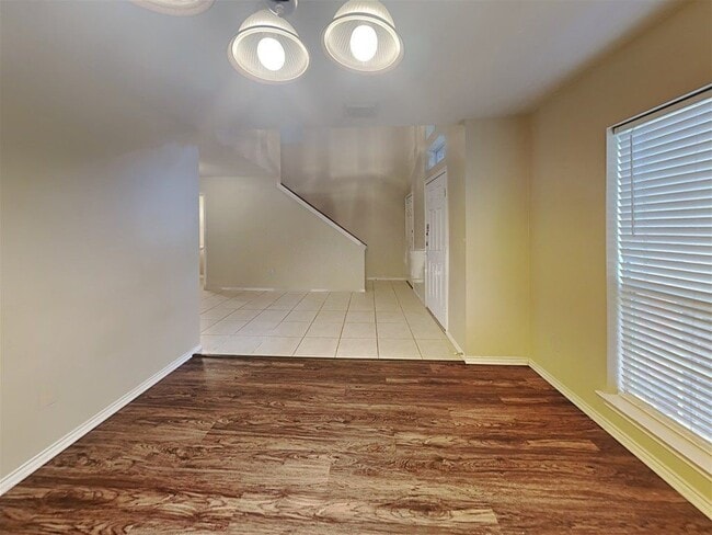 Building Photo - 2718 Eros Ln