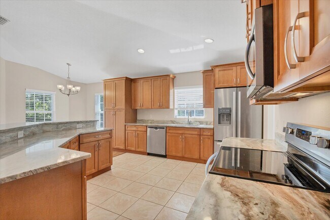 Building Photo - 2821 Embassy Rd