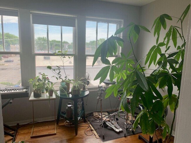 Building Photo - 2439 W Gunnison St