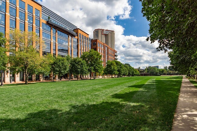 Building Photo - 400 W Nationwide Blvd
