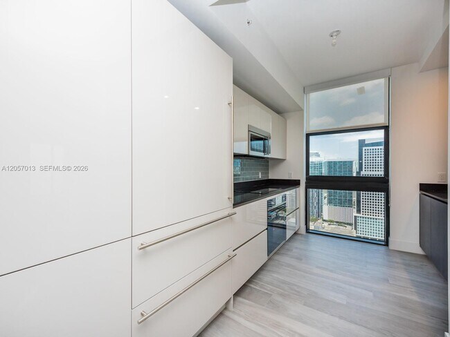 Building Photo - 1010 Brickell Ave