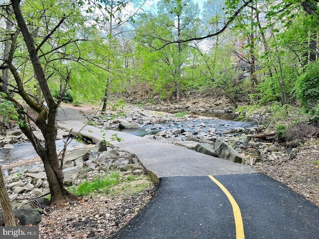 Building Photo - 706 S Arlington Mill Dr