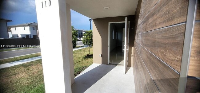 Building Photo - 110 NW 11th Ct