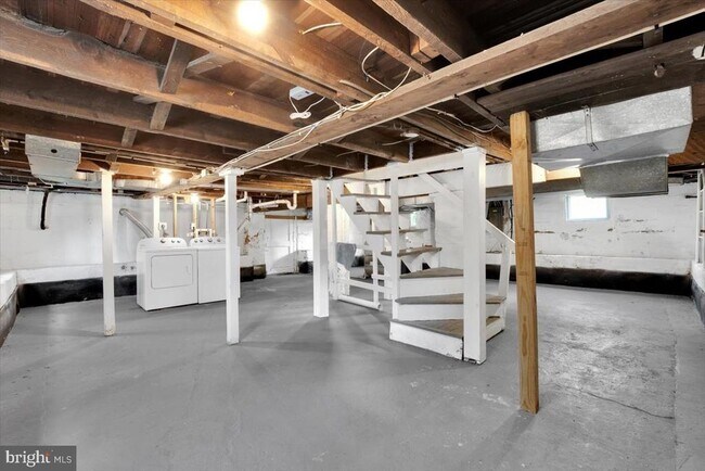 Building Photo - 703 N Barton St