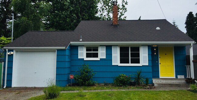 Building Photo - 13517 Meridian Ave N