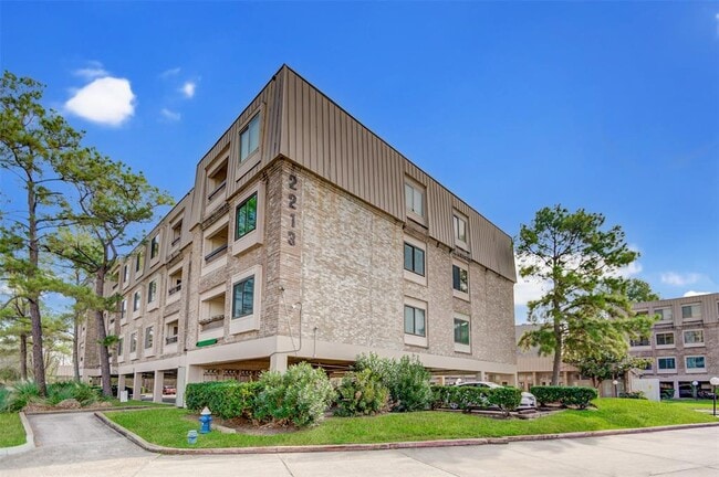 Building Photo - 2213 S Braeswood Blvd