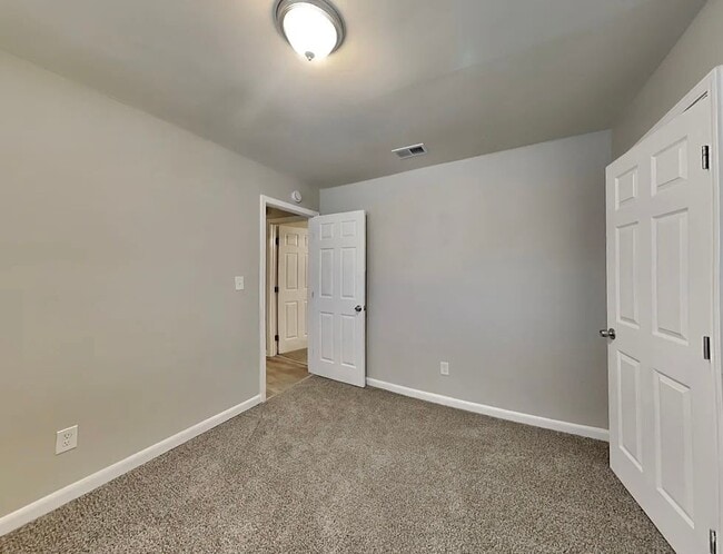 Building Photo - 2182 Chestnut Log Loop