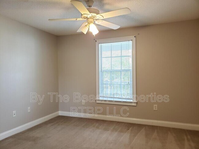 Building Photo - 6010 Dick Pond Rd