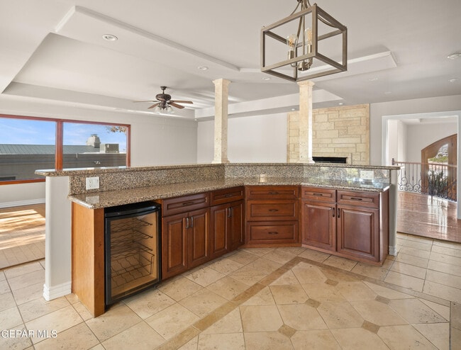 Building Photo - 6204 Pinehurst Dr