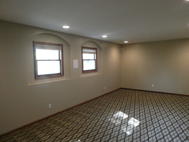 Building Photo - Beautiful home off Chapel Hill Rd