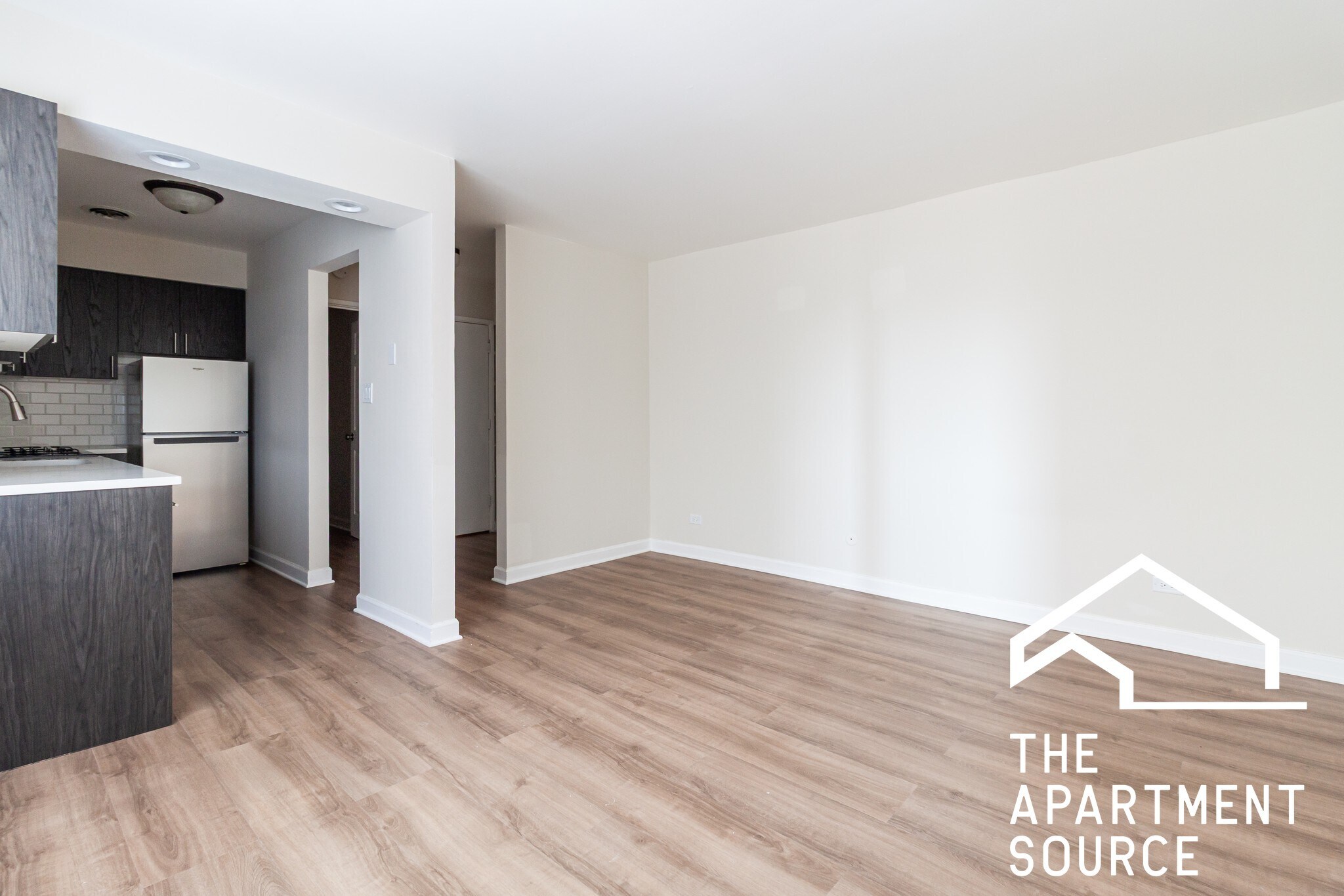 Building Photo - 5917 N Kenmore Ave