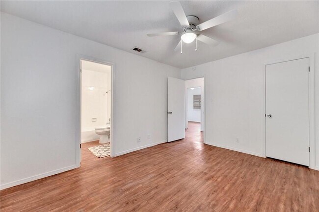 Building Photo - 11904 Broad Oaks Dr