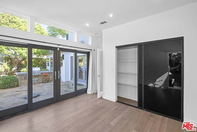 Building Photo - 10453 Holman Ave