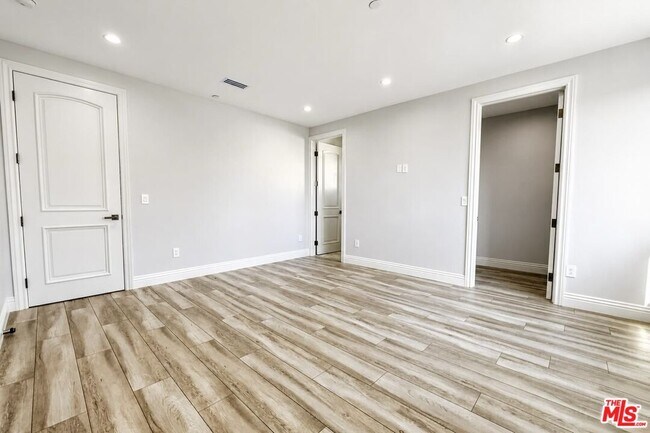 Building Photo - 6723 Sunnyslope Ave