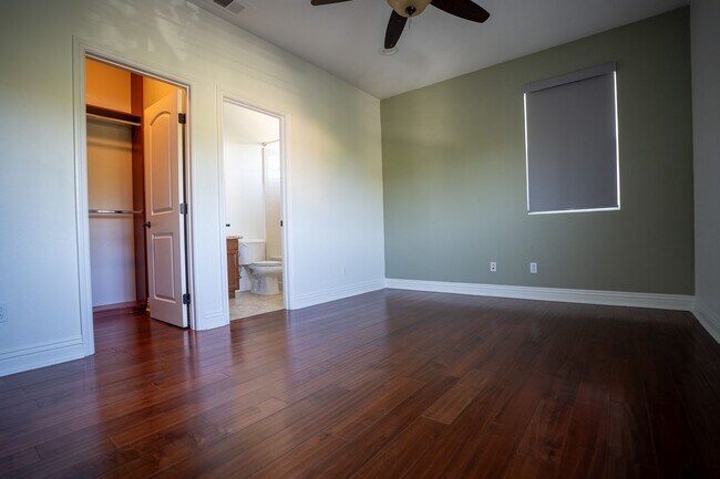 Building Photo - Exceptional estate Located In the highly desirable College Park Community.