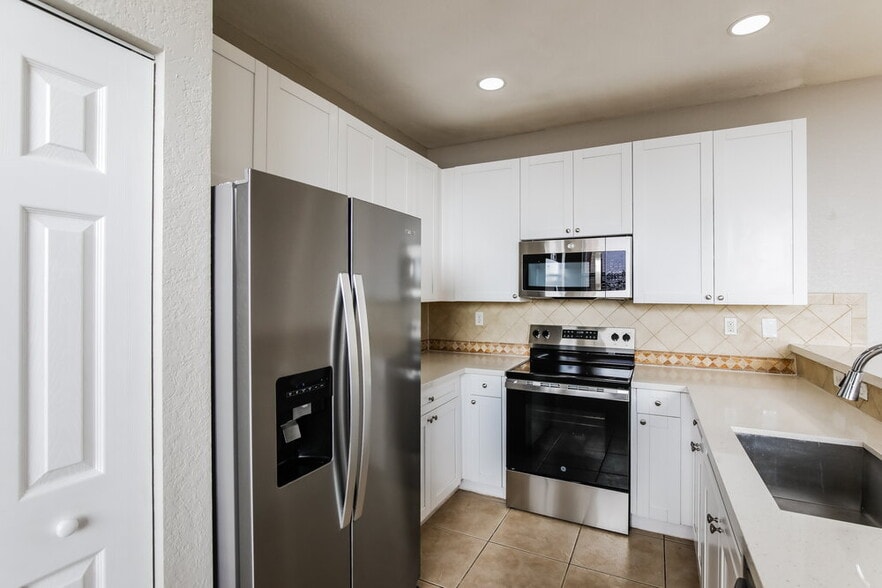 Building Photo - 1648 SE 20th Rd