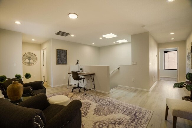 Building Photo - New Townhome in the Far NE Heights