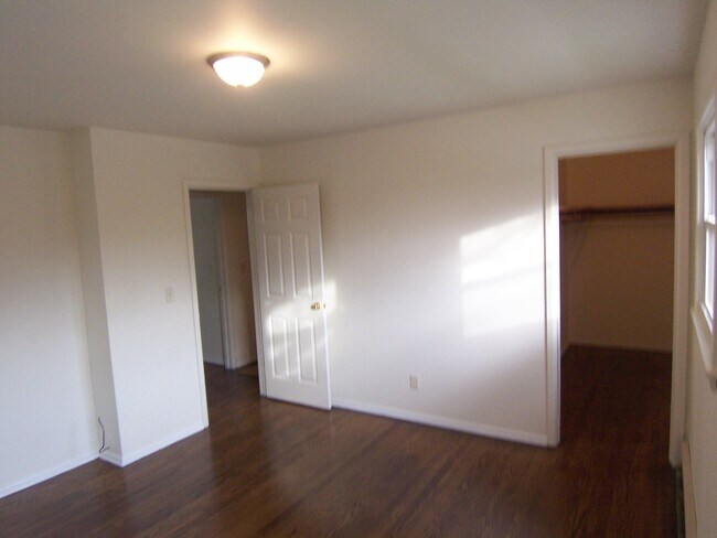 Building Photo - 8800 W Howard Ave