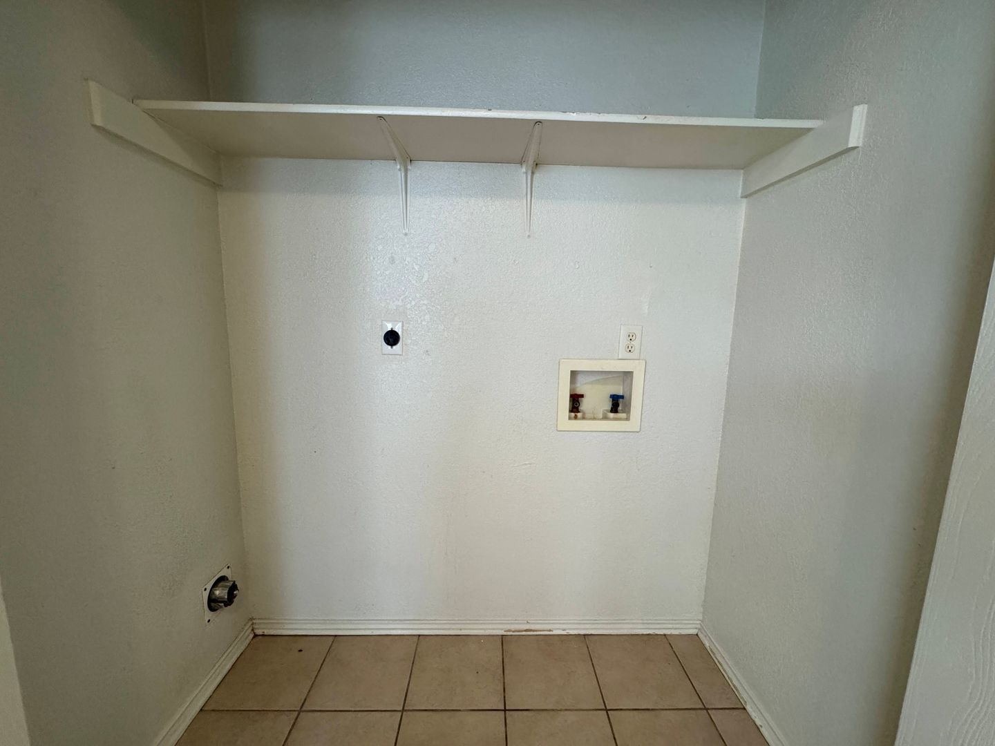 Building Photo - 4207 Deek Dr