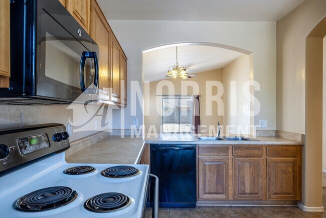 Building Photo - Great Home, Location and Move-In Ready!