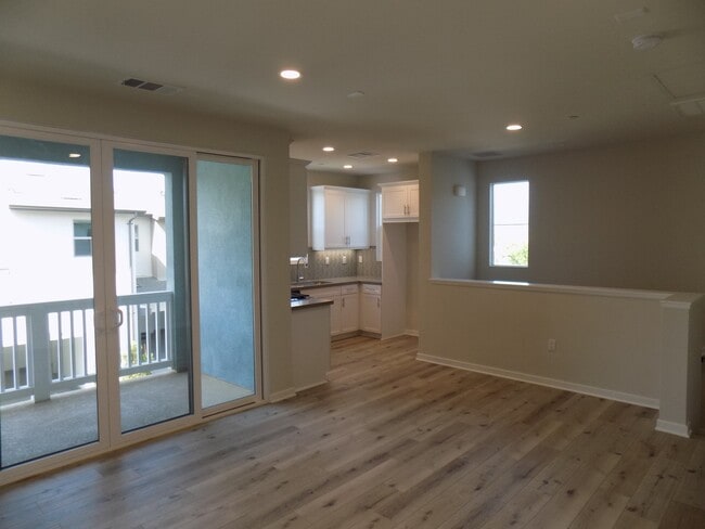 Building Photo - Beautiful 1 Bedroom 1 Bath Condo in Ranch ...