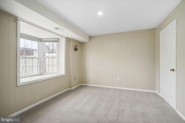 Building Photo - 8102 Pinelake Ct