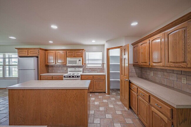 Building Photo - 3 - Bedroom 2 - Bath with 2 - Car Garage