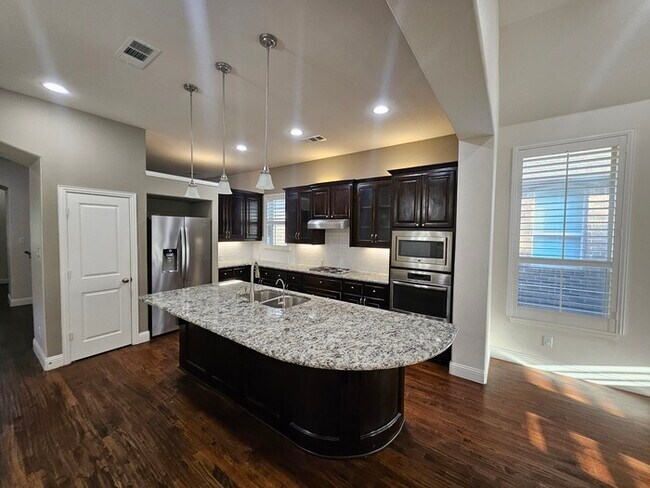 Building Photo - Charming 4 beds 3 baths in Argyle!