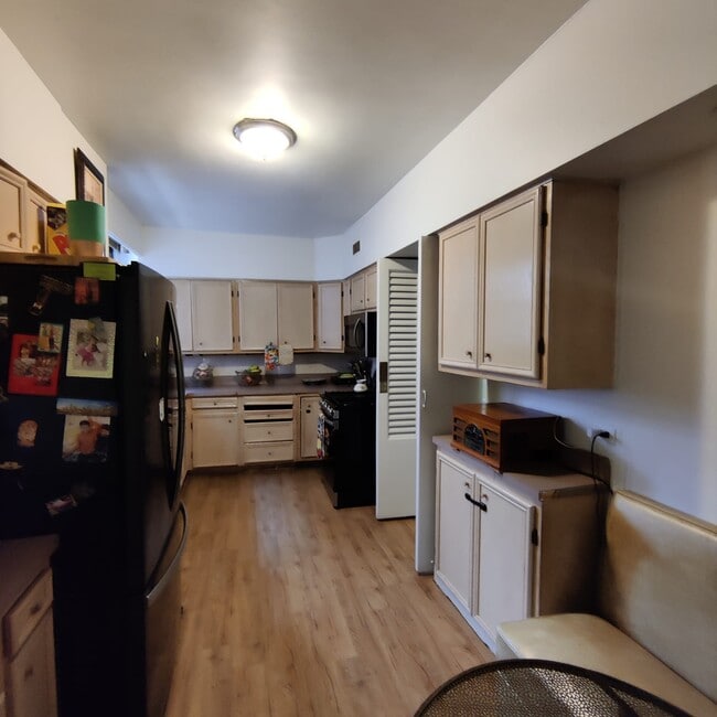 Building Photo - 6901 S Oglesby Ave