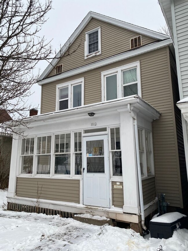 Building Photo - AVAILABLE JUNE 1ST -  Huge 4 Story Hillside Home!