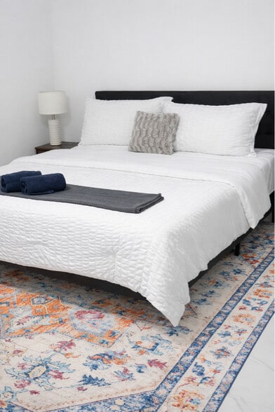 Building Photo - 736 Aprile Ave S