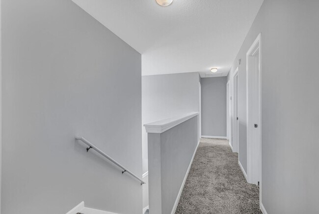 Building Photo - 4 bedroom 2.5 home located Huntington neighborhood close to Ft. Stewart