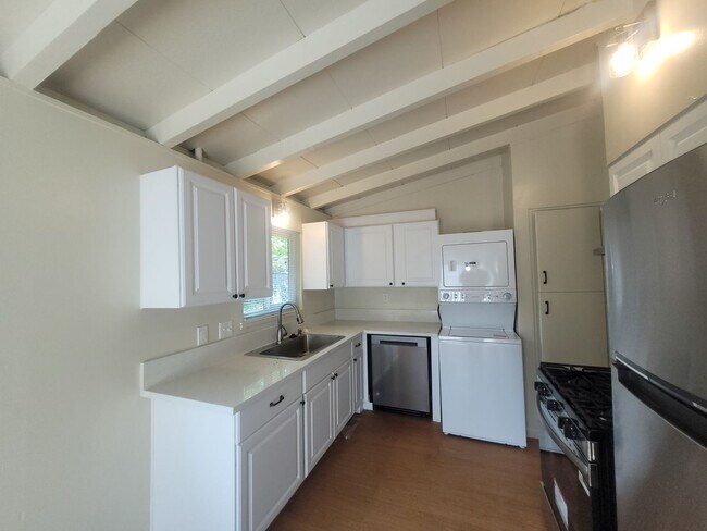 Building Photo - Charming North Highlands home.