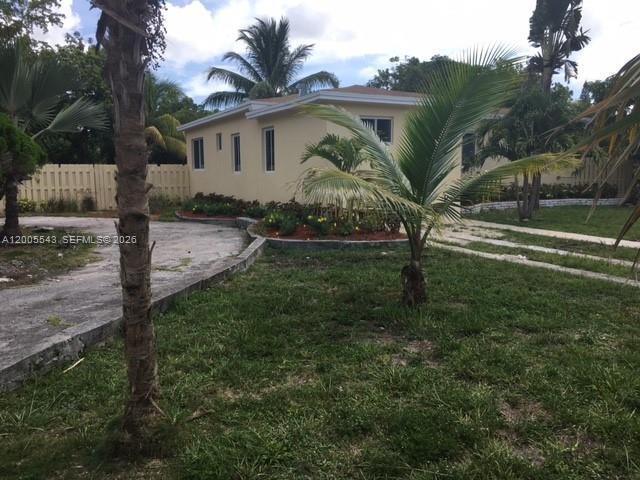 Building Photo - 805 NE 138th St