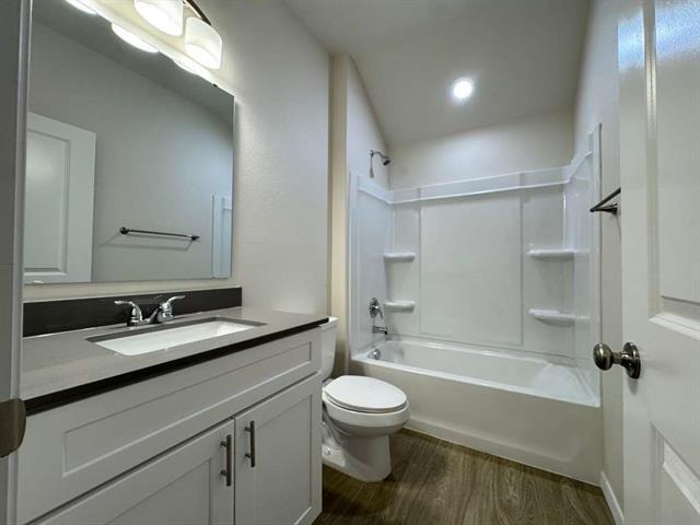 Building Photo - 419 W Dulin St