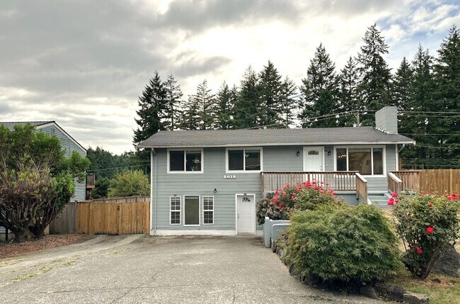 Building Photo - Updated 5 bedroom 2.5 bathroom home in Uni...