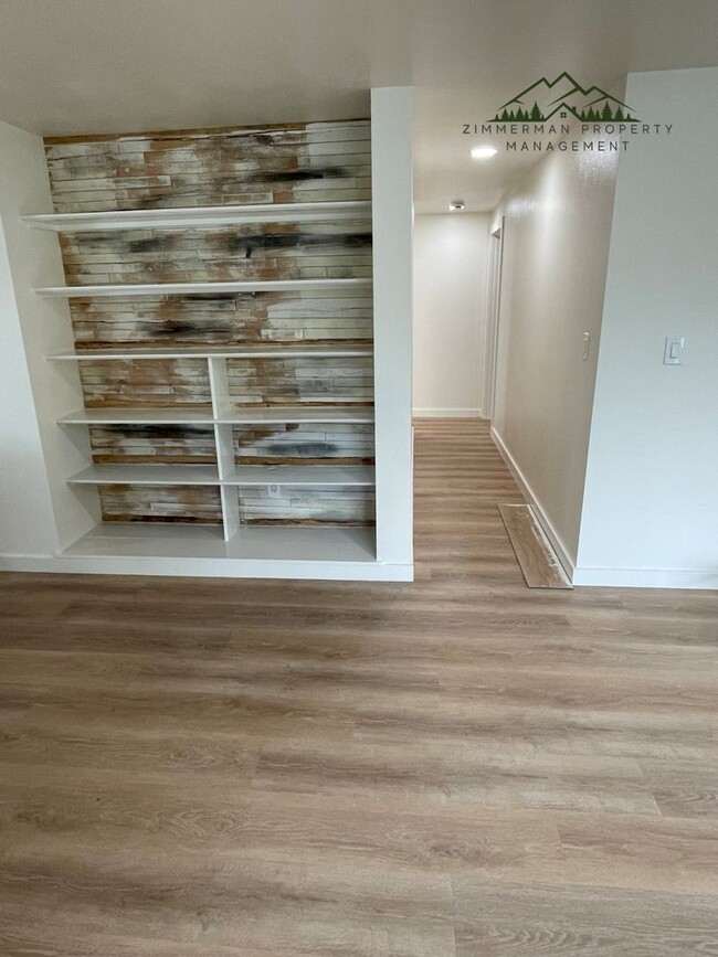 Building Photo - UPDATED 2 Bedroom, 1 Bathroom Home in Lowell