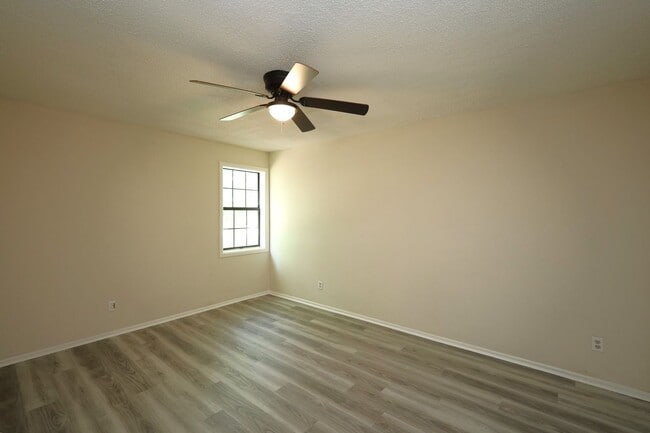 Building Photo - 2820 Kirkwood Cir