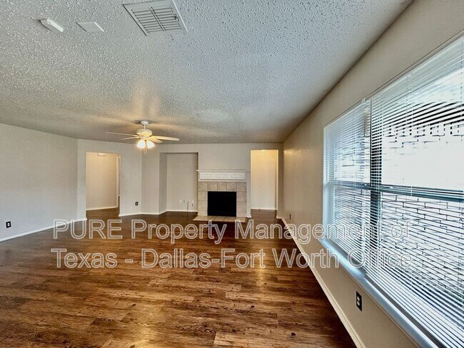 Building Photo - 2303 Bantry Ln