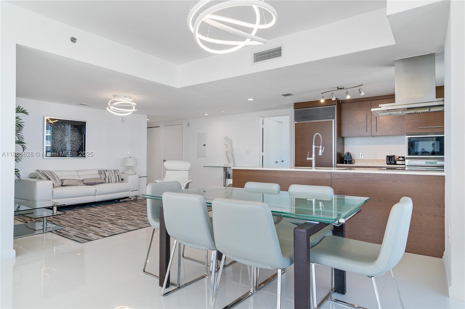 Building Photo - 495 Brickell Ave