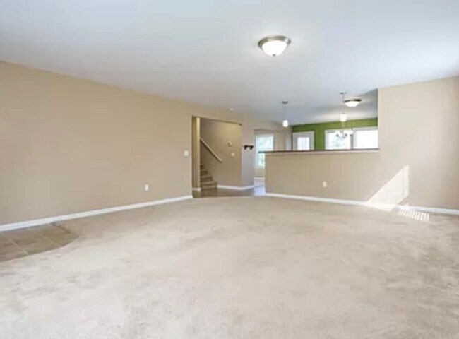 Building Photo - 4 Bedroom House Available August In Gilmore Farm