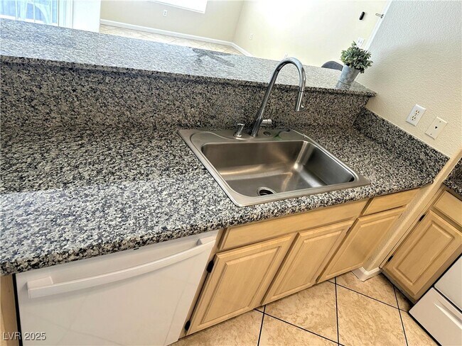 Building Photo - 555 E Silverado Ranch Blvd