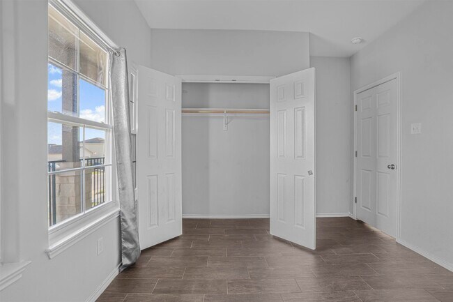 Building Photo - 1616 Tesis Drive