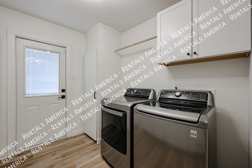 Building Photo - 1430 E Bell De Mar Dr